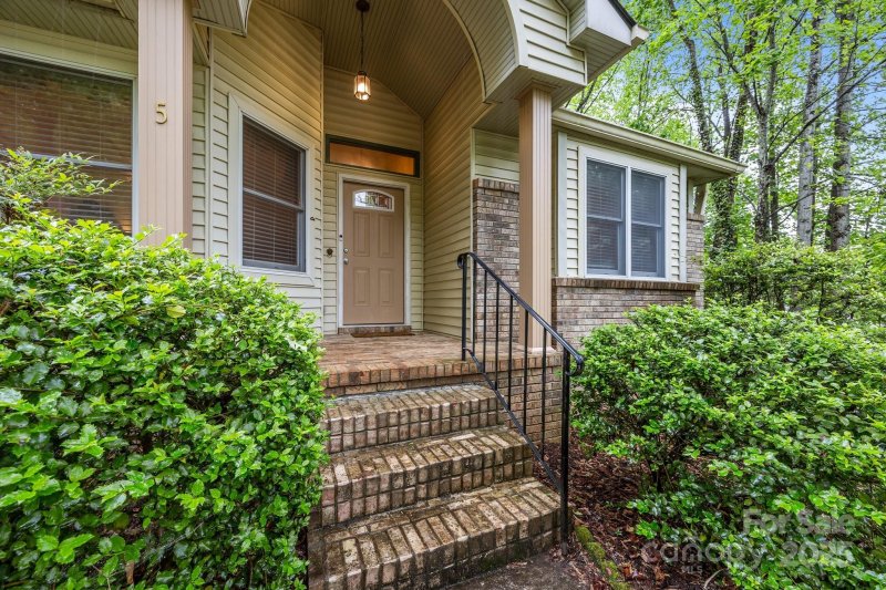 Property image 4 of 5 Governors Drive in Carriage Park, Hendersonville, NC 28791