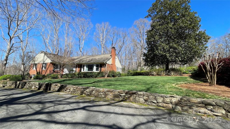 Property image 2 of 700 Valleyview Drive in Woodcrest, Albemarle, NC 28001