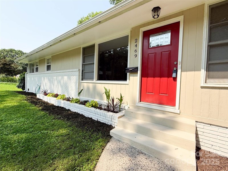 Property image 2 at 2469 Elkwood Circle, Charlotte, NC 28205