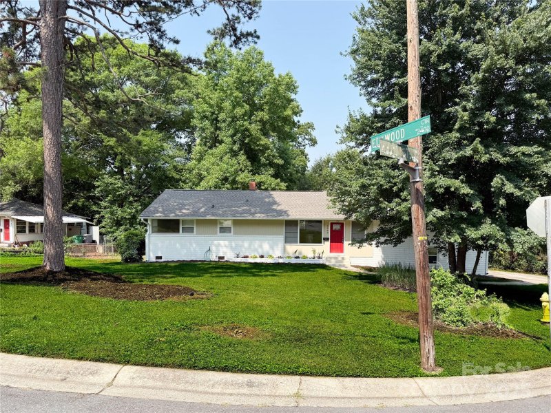 Property image 3 at 2469 Elkwood Circle, Charlotte, NC 28205