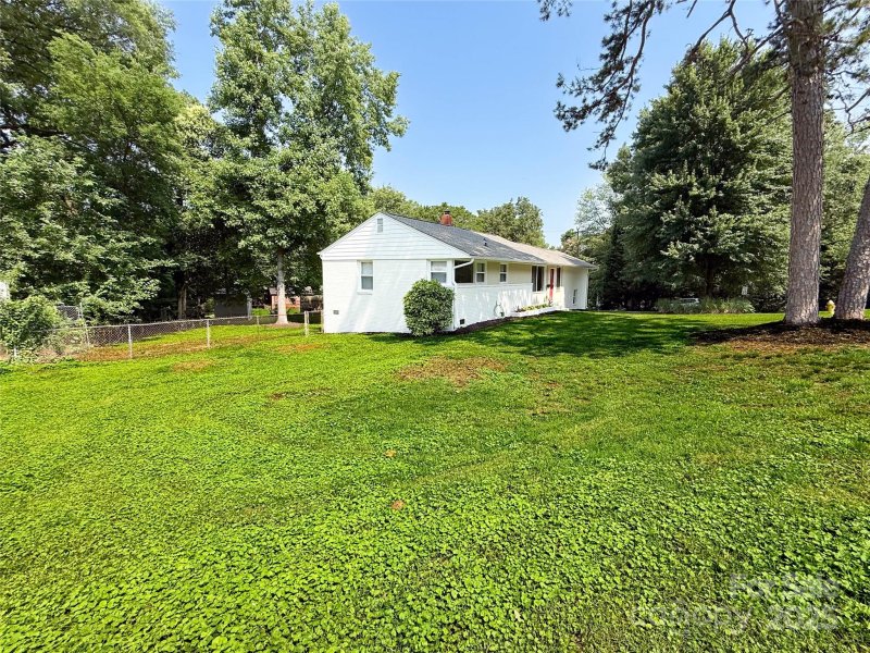 Property image 5 at 2469 Elkwood Circle, Charlotte, NC 28205