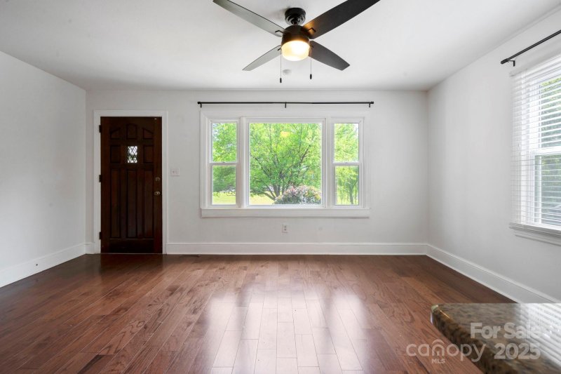 Property image 3 at 534 W Kingston Avenue, Charlotte, NC 28203