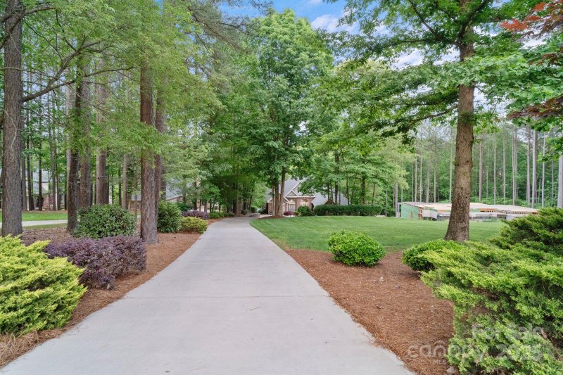 Property image 4 of 2200 Capes Cove Drive in Northview Harbour, Sherrills Ford, NC 28673