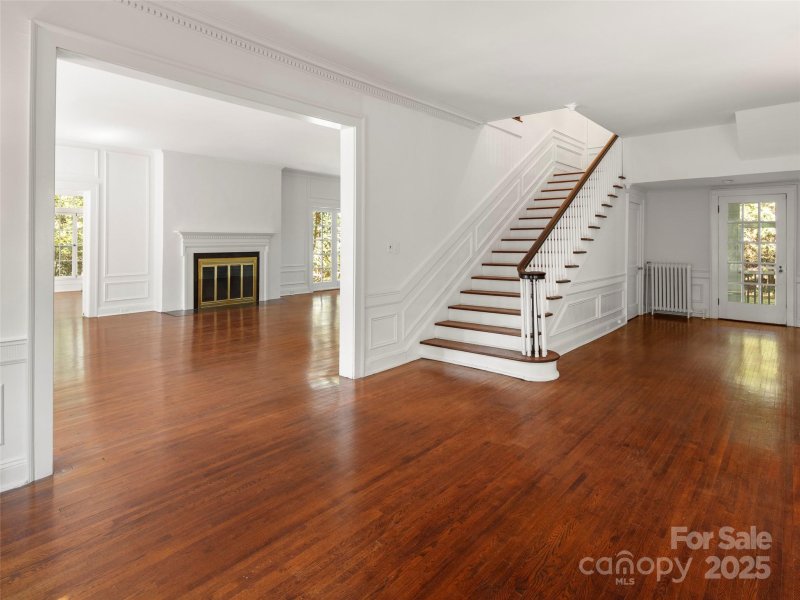 Property image 3 at 316 Vanderbilt Road, Asheville, NC 28803