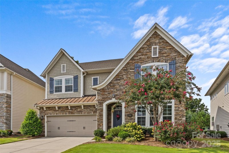 Property image 2 of 9750 Briarwick Lane in Southridge, Charlotte, NC 28277