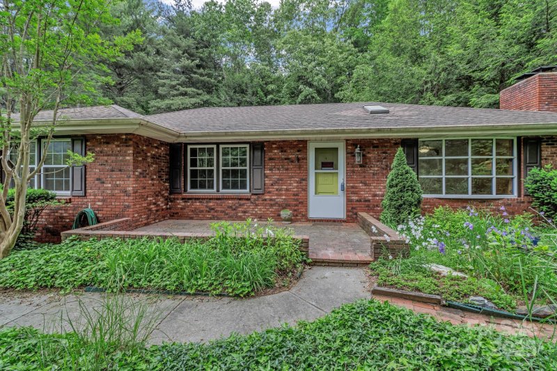 Property image 2 at 8 Chunns View Drive, Asheville, NC 28805