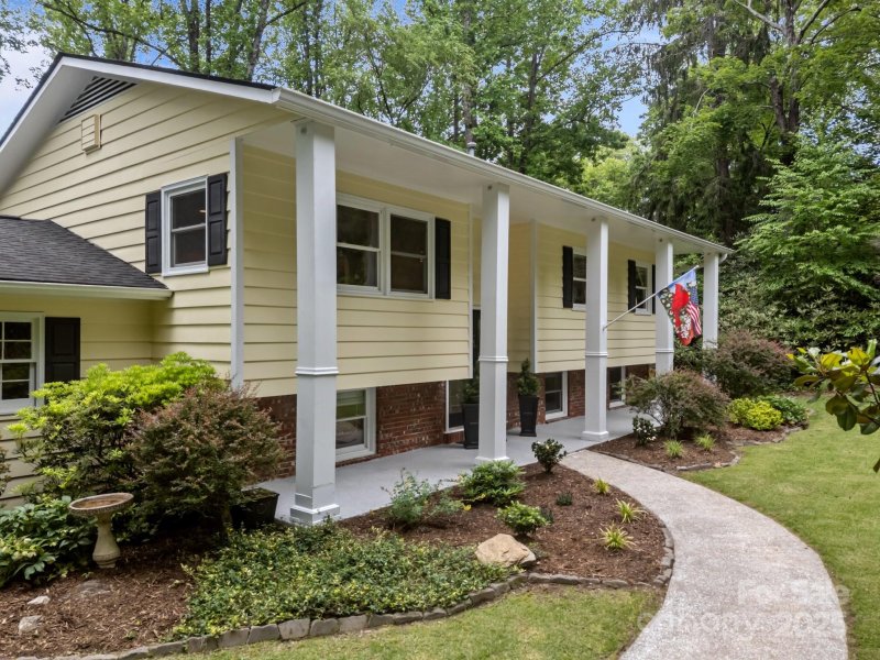 Property image 2 at 931 Indian Hill Road, Hendersonville, NC 28791