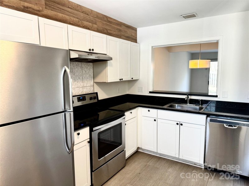 Property image 2 at 6102 Heath Ridge Court, Charlotte, NC 28210