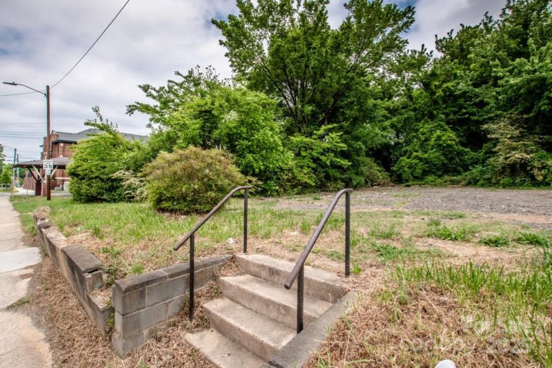 Property image 4 of 1105 Parkwood Avenue in Villa Heights, Charlotte, NC 28205