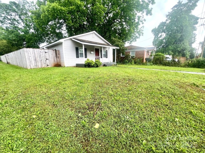 Property image 2 at 320 Skyland Avenue, Charlotte, NC 28205