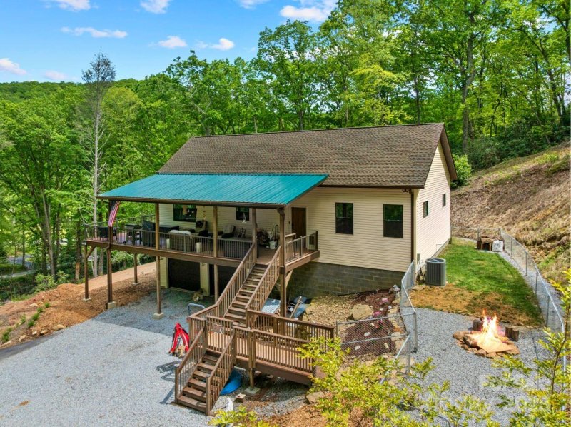 Property image 4 of 143 Burnside Trail in Twin Brooks, Hendersonville, NC 28792