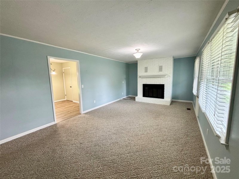 Property image 2 of 34 W Broadleaf Drive in Maplewood, Hendersonville, NC 28739