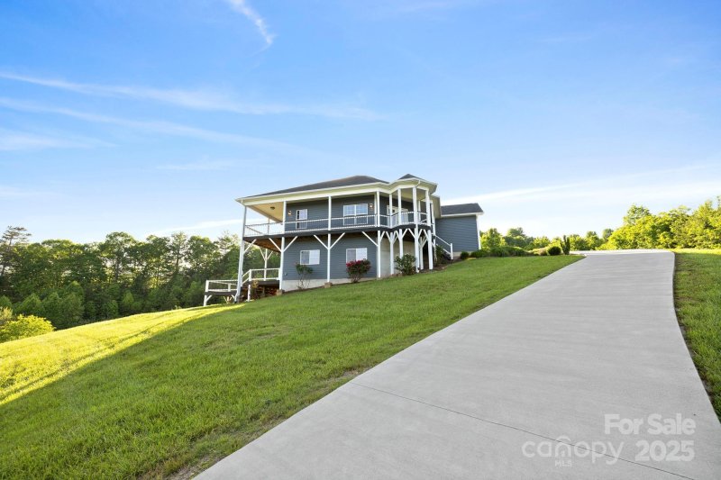 Property image 3 of 505 Sky Ridge Drive in Red Oak Plantation, Leicester, NC 28748