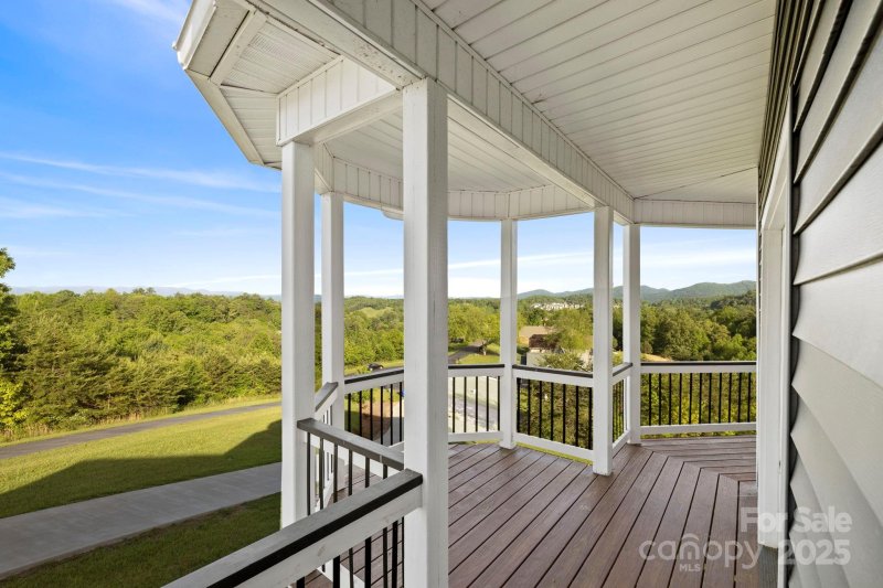 Property image 4 of 505 Sky Ridge Drive in Red Oak Plantation, Leicester, NC 28748