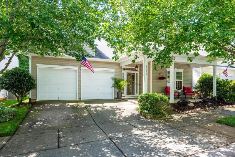 Property image 3 at 19539 Denae Lynn Drive, Cornelius, NC 28031