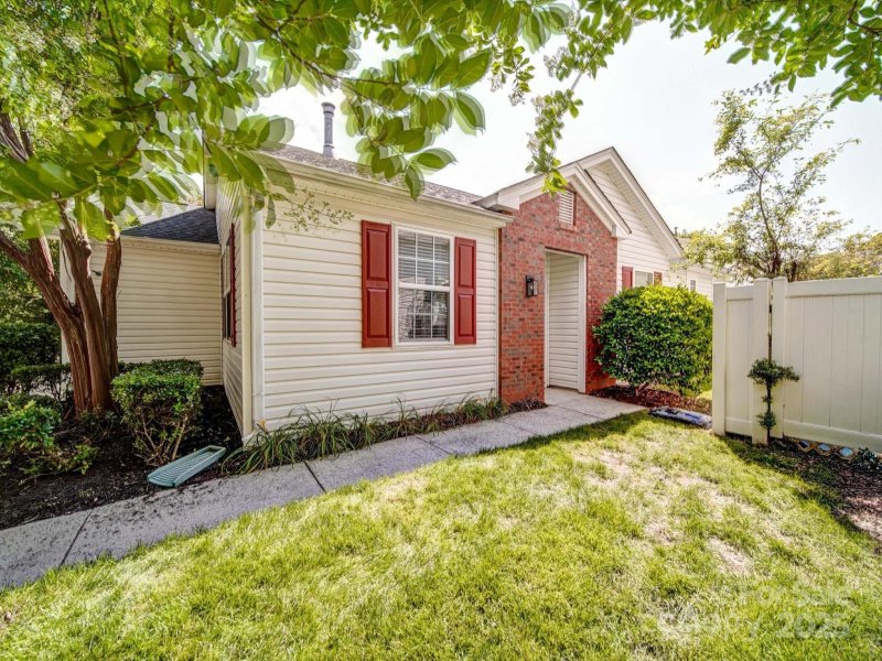 Property image 4 at 9360 Meadowmont View Drive, Charlotte, NC 28269