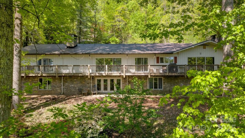 Timberland Park, Hendersonville community