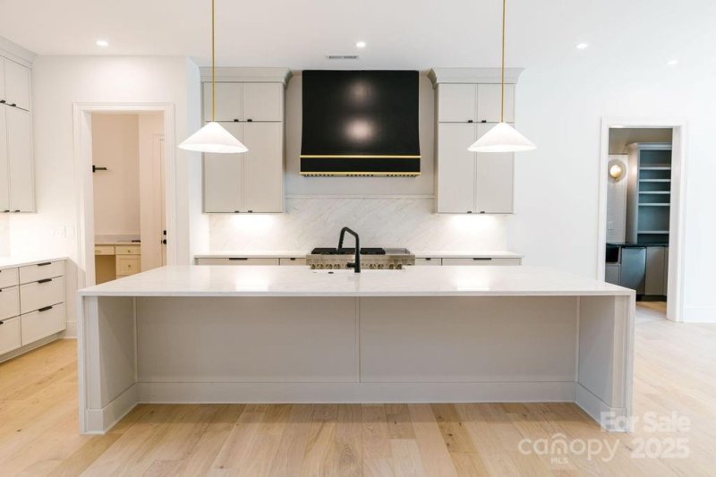 Property image 4 at 5427 Addison Drive, Charlotte, NC 28211