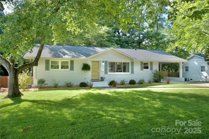 Property image 2 at 3549 Woodleaf Road, Charlotte, NC 28205