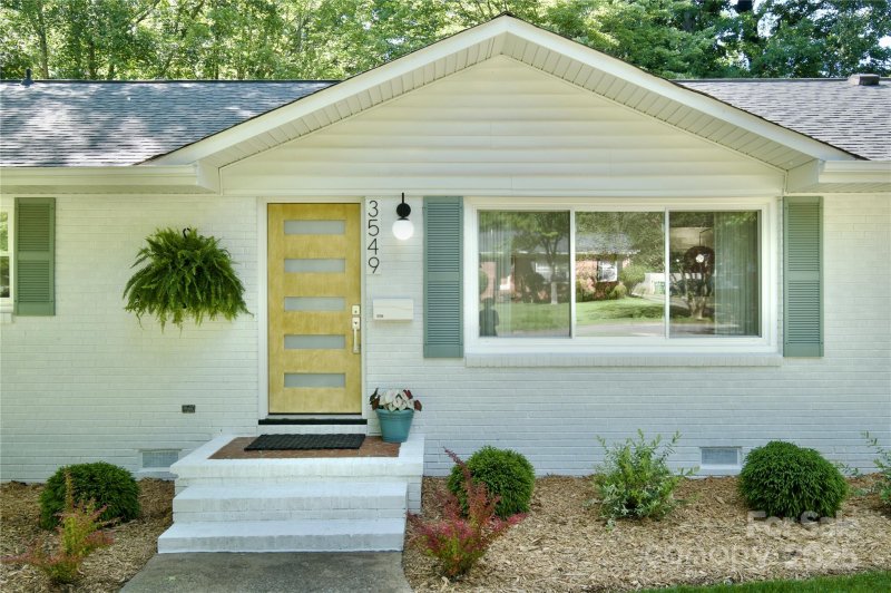 Property image 4 at 3549 Woodleaf Road, Charlotte, NC 28205