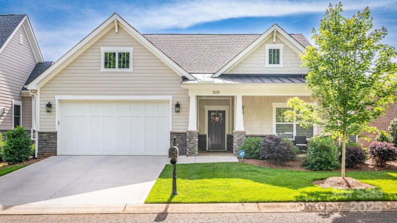 Property image 3 of 1109 Bunch Drive in Magnolia Glen, Statesville, NC 28677