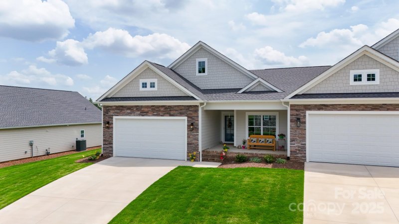 The Townes at Deer Brook, Shelby Community