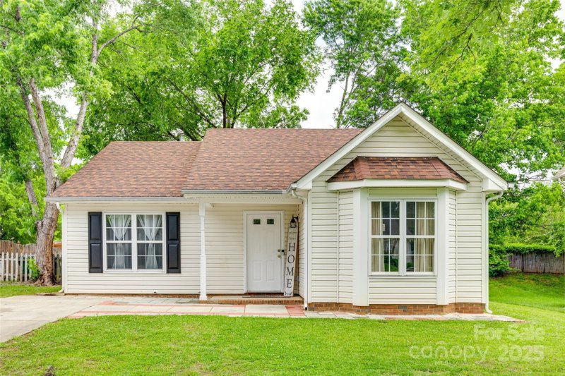 Property image 2 of 7442 Crestside Lane in Sherbrook, Charlotte, NC 28227