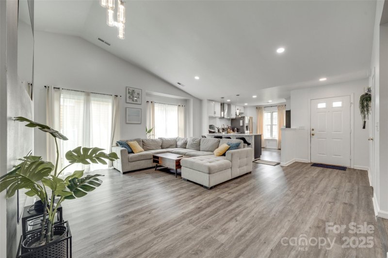 Property image 5 of 7442 Crestside Lane in Sherbrook, Charlotte, NC 28227