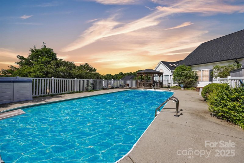 Property image 3 of 129 Renaissance Place in Baymount Meadows, Statesville, NC 28625