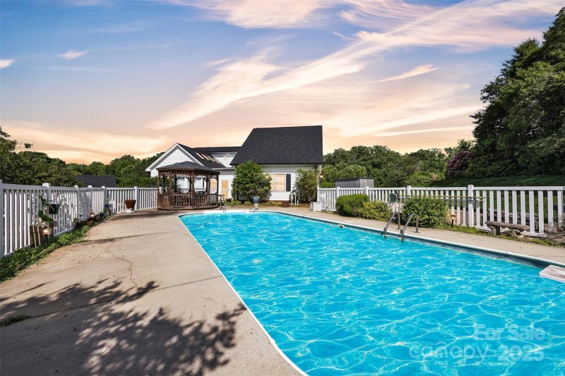 Property image 4 of 129 Renaissance Place in Baymount Meadows, Statesville, NC 28625