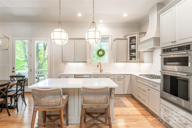 Property image 5 of 20 East Owl Creek Lane in Southcliff, Fairview, NC 28730