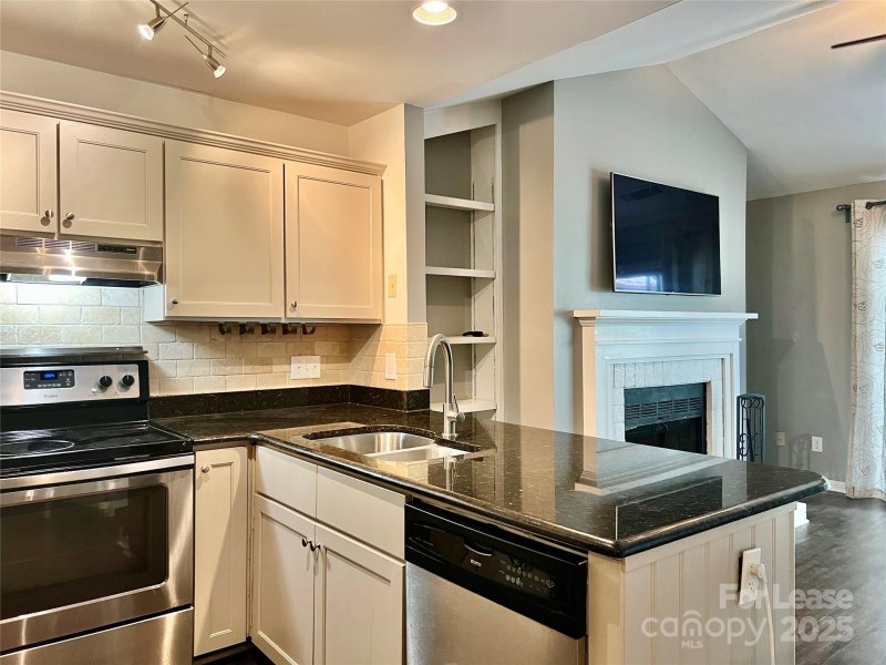 Property image 5 at 3306 Selwyn Farms Lane, Charlotte, NC 28209