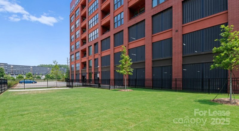 Property image 4 of 300 E 36th Street in The Arts District, Charlotte, NC 28206