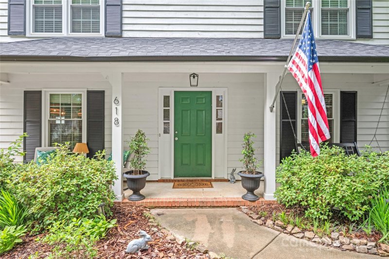 Property image 4 at 618 Heathermoor Court, Charlotte, NC 28209