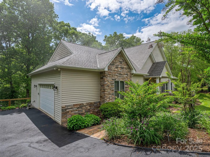 Property image 3 of 138 Bridlewood Trail in Mills Pointe, Mills River, NC 28759