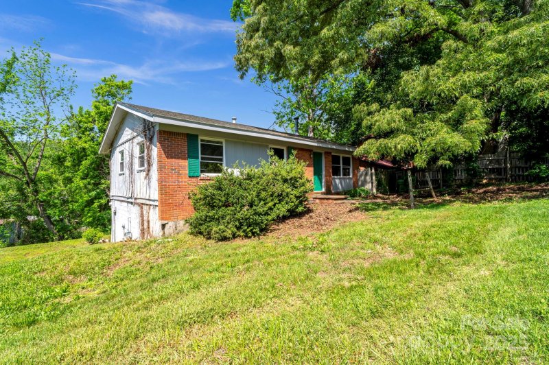 Property image 2 at 40 Evelake Drive, Asheville, NC 28806