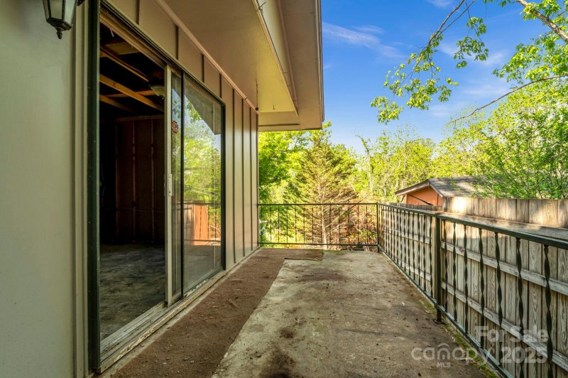 Property image 3 at 40 Evelake Drive, Asheville, NC 28806