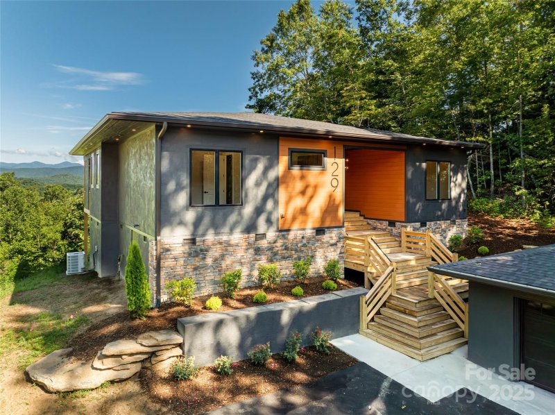 Property image 2 at 129 Parkway View Drive, Hendersonville, NC 28739