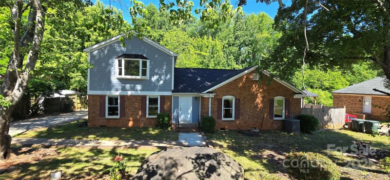Property image 2 of 401 Pamela Street in Gardner Woods, Gastonia, NC 28054