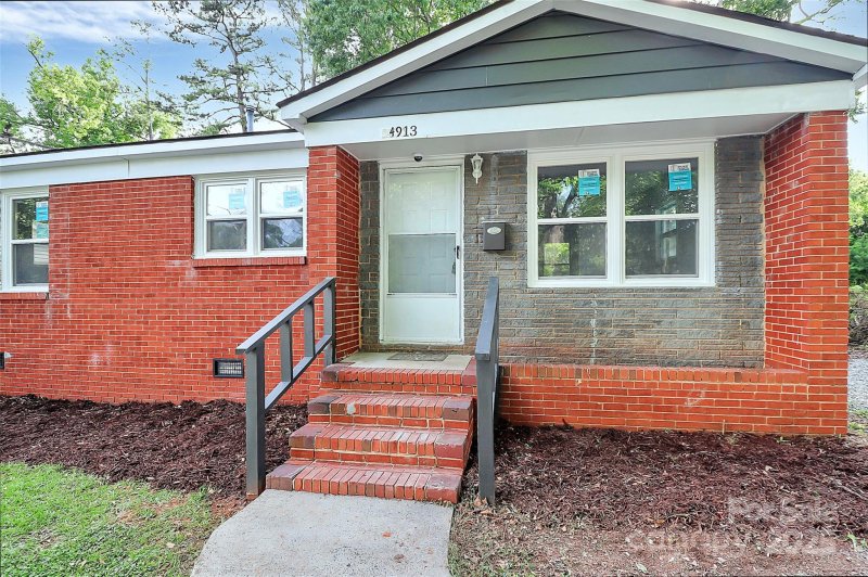Property image 3 at 4913 Winchester Street, Charlotte, NC 28208