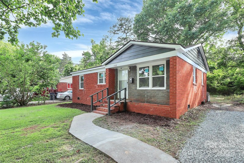 Property image 4 at 4913 Winchester Street, Charlotte, NC 28208