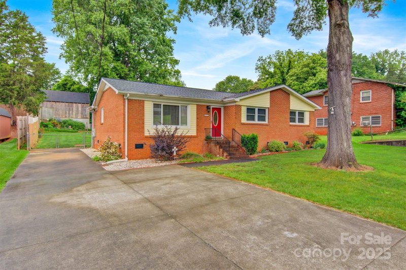 Property image 2 at 1405 8th Avenue, Conover, NC 28613