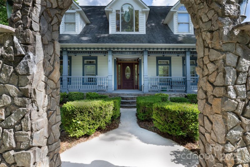 Property image 2 of 150 8th Avenue in Pinehaven Estates, New London, NC 28127