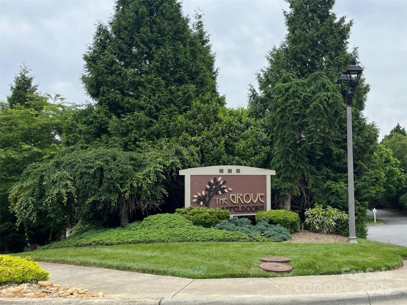 Property image 2 of 415 Appeldoorn Circle in Grove Appeldoorn Condo, Asheville, NC 28803