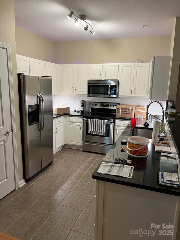 Property image 5 of 415 Appeldoorn Circle in Grove Appeldoorn Condo, Asheville, NC 28803