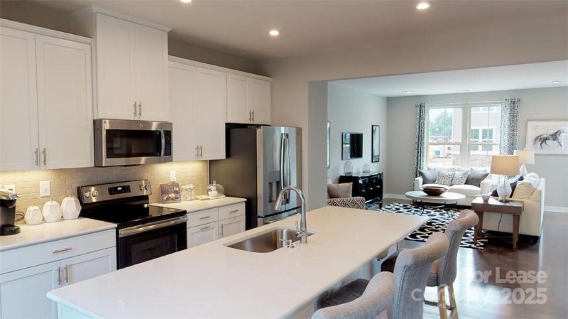 Property image 4 at 1904 Catkin Lane, Charlotte, NC 28205