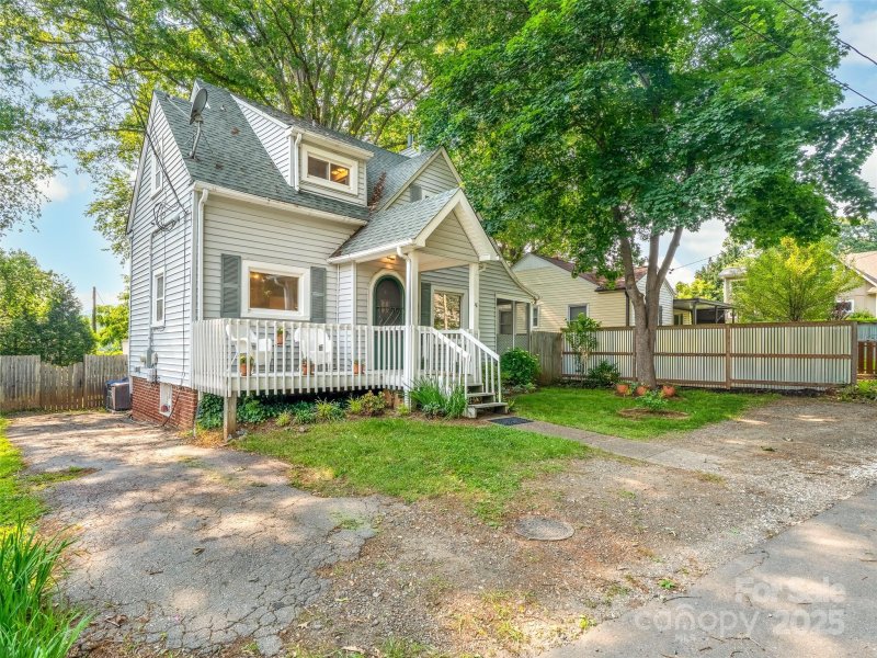 Property image 2 at 41 Princeton Drive, Asheville, NC 28806