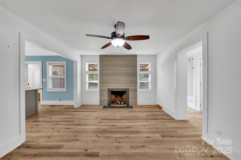 Property image 3 of 1111 E Park Drive in East Park, Gastonia, NC 28054