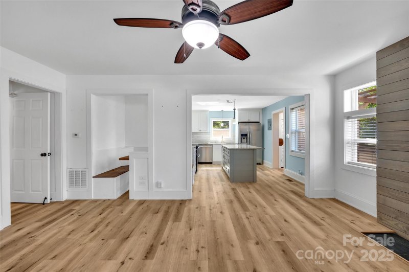 Property image 4 of 1111 E Park Drive in East Park, Gastonia, NC 28054