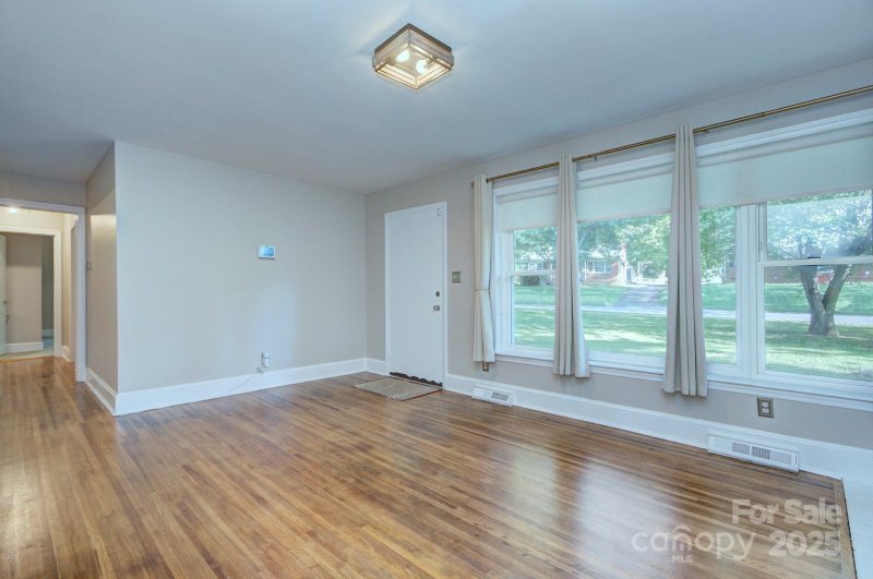 Property image 4 at 3951 Whitehall Drive, Charlotte, NC 28208